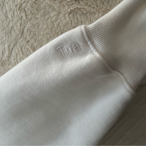 Aritzia COZY AF cropped white hoodie - Picture 4 of 7